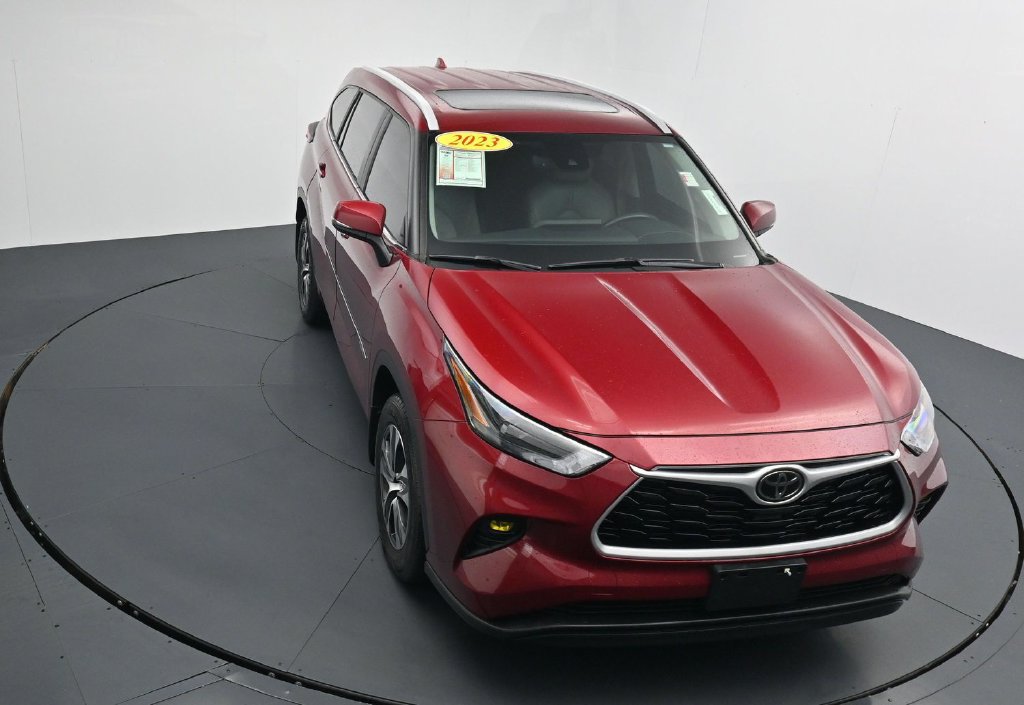 Used 2023 Toyota Highlander XLE AWD/4WD image 24