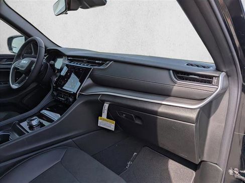 New 2025 Jeep Grand Cherokee Altitude image 27