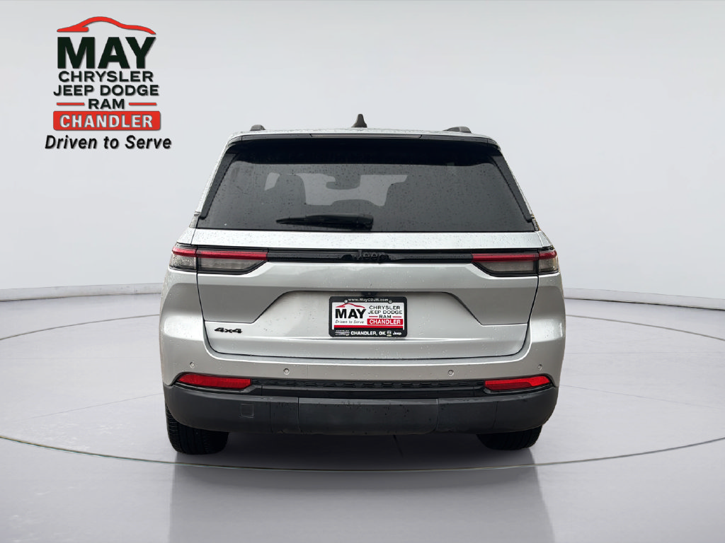 Used 2024 Jeep Grand Cherokee Altitude AWD/4WD image 6