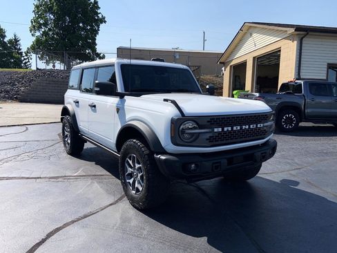 Used 2023 Ford Bronco Badlands AWD/4WD image 3