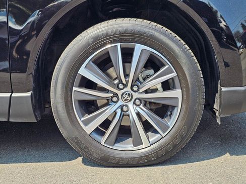 Used 2023 Toyota Venza LE AWD/4WD image 9