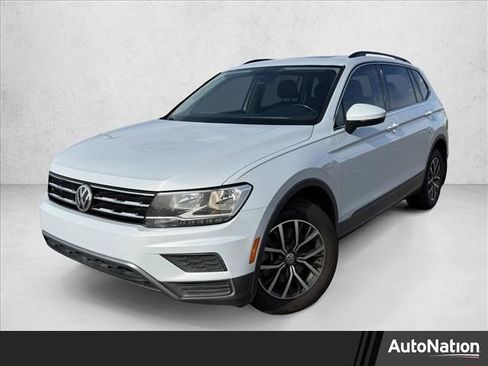 Used 2019 Volkswagen Tiguan SE image 1