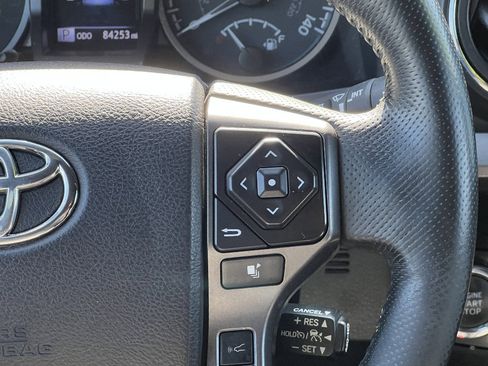 Used 2022 Toyota Tacoma TRD Off-Road w/ Technology Package AWD/4WD image 19