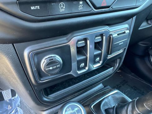 Certified 2022 Jeep Wrangler Willys image 20