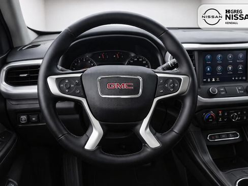 Used 2023 GMC Acadia SLT w/ Preferred Package FWD image 10