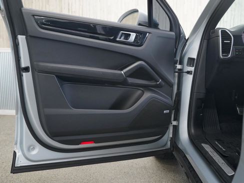 Used 2019 Porsche Cayenne S AWD/4WD image 29