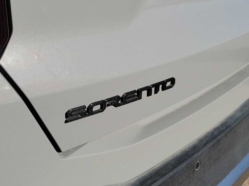 Used 2025 Kia Sorento EX FWD image 11