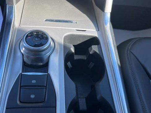 Used 2022 Ford Explorer XLT w/ Equipment Group 202A image 13