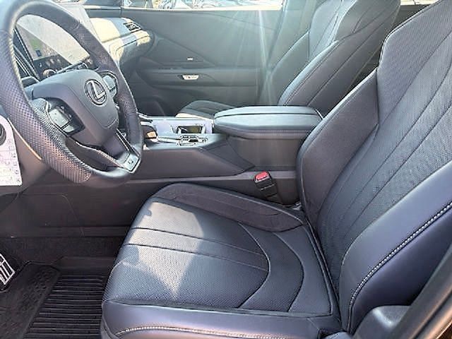 Used 2026 Lexus TX 500h AWD w/ Technology Package image 4