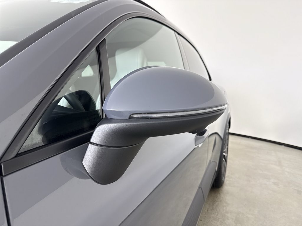 Certified 2025 Porsche Macan Electric RWD image 12