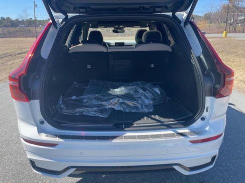 New 2026 Volvo XC60 T8 Plus w/ Protection Package Premier AWD/4WD image 10