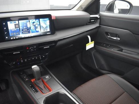 New 2026 Nissan Kicks SR w/ SR Premium Package FWD image 33