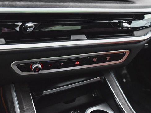 Used 2024 BMW X7 M60i w/ Executive Package image 30