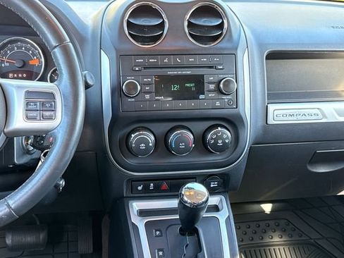 Used 2017 Jeep Compass Latitude image 12