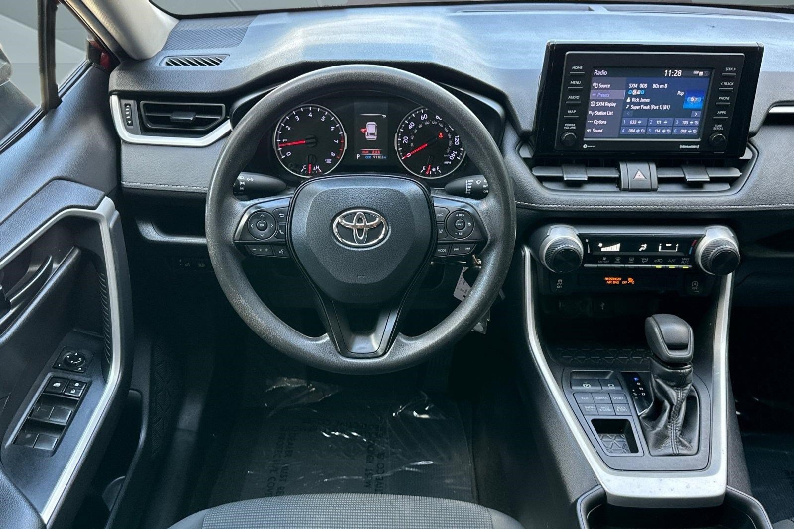 Used 2020 Toyota RAV4 LE AWD/4WD image 29