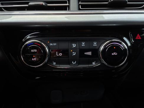 Used 2025 Chevrolet Trax LT w/ LT Convenience Package FWD image 25