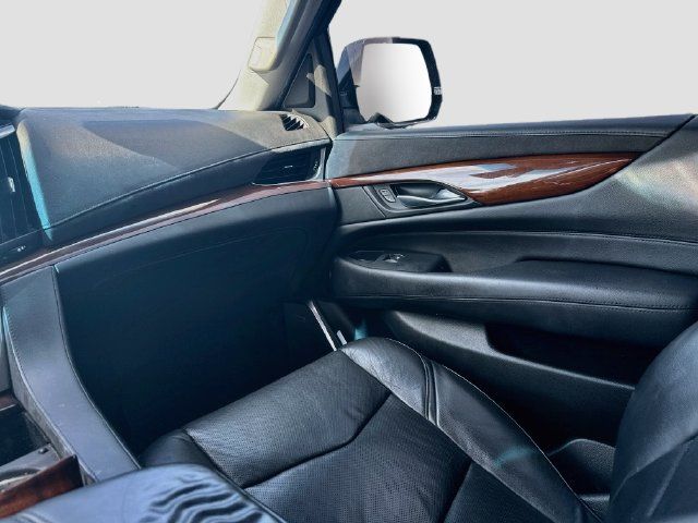 Used 2017 Cadillac Escalade Luxury AWD/4WD image 25