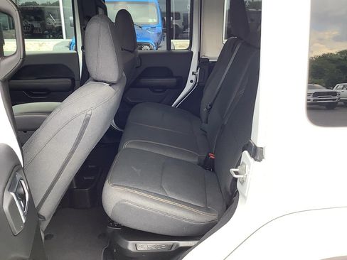 Certified 2025 Jeep Wrangler Unlimited Sahara w/ Safety Group AWD/4WD image 7