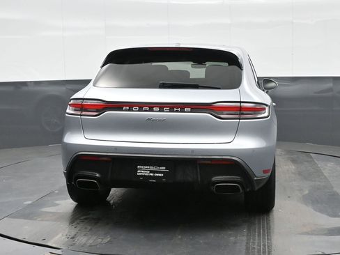 Certified 2022 Porsche Macan image 6