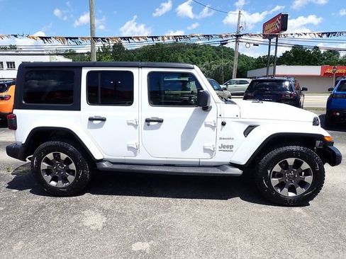 Used 2018 Jeep Wrangler Unlimited Sahara AWD/4WD image 10