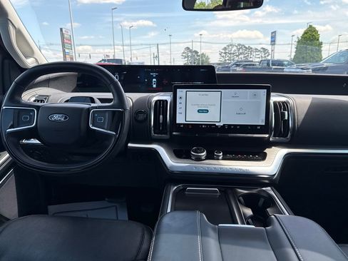 Used 2025 Ford Expedition Max Platinum AWD/4WD image 15