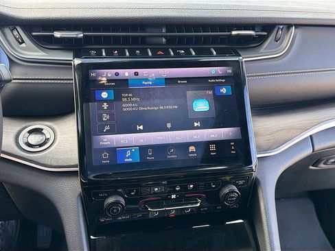 Used 2024 Jeep Grand Cherokee L Limited w/ Luxury Tech Group II image 32