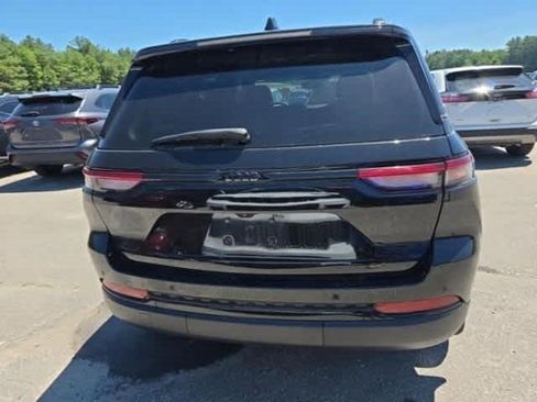 Used 2023 Jeep Grand Cherokee Limited w/ Black Appearance Package AWD/4WD image 5