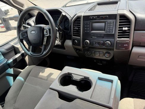 Used 2018 Ford F550 4x4 Regular Cab Super Duty image 8