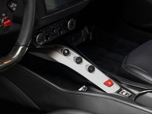 Used 2016 Ferrari California T RWD image 31
