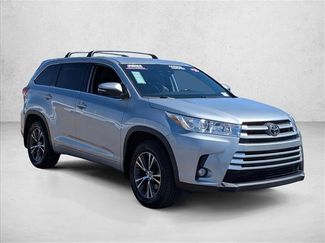 Used 2018 Toyota Highlander Plus AWD/4WD video 3