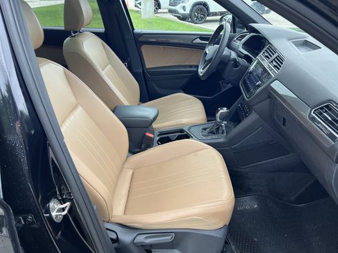 Certified 2024 Volkswagen Tiguan SE w/ Panoramic Sunroof Package FWD image 28