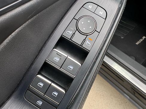 Used 2023 Nissan Rogue SL w/ SL Premium Package FWD image 12