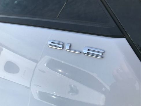 Certified 2023 GMC Terrain SLE w/ Driver Convenience Package image 5