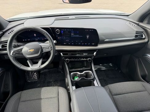 Used 2025 Chevrolet Traverse LT AWD/4WD image 18