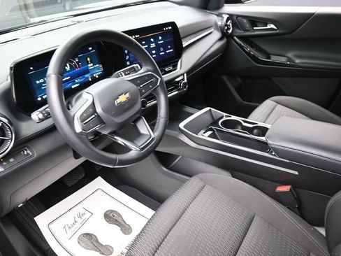 Used 2025 Chevrolet Equinox LT image 18