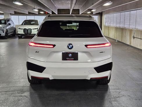 Used 2025 BMW iX xDrive50 w/ Premium Package AWD/4WD image 7