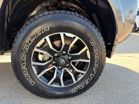 Used 2020 Toyota Tacoma TRD Sport w/ Technology Package AWD/4WD image 22