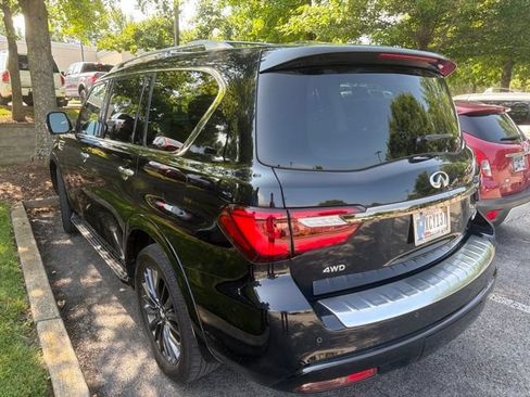 Used 2023 INFINITI QX80 Premium Select w/ All-Season Package AWD/4WD image 2