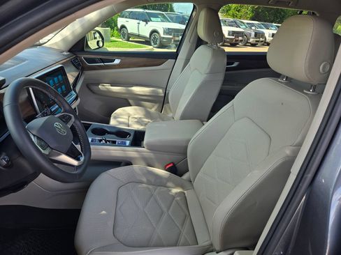 Used 2024 Volkswagen Atlas SE FWD image 24