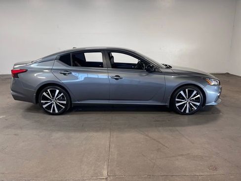 Used 2020 Nissan Altima 2.5 SR image 2