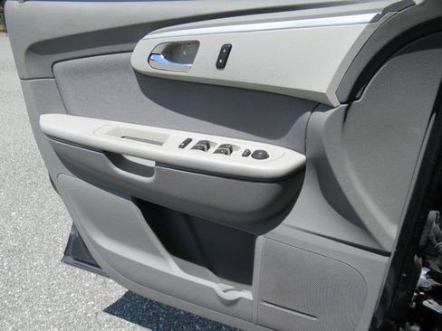 Used 2012 Chevrolet Traverse LS FWD image 18