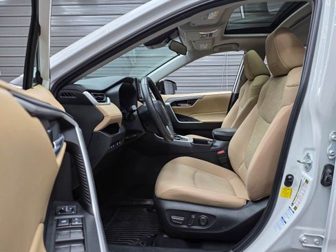 Used 2022 Toyota RAV4 XLE w/ Convenience Package AWD/4WD image 14