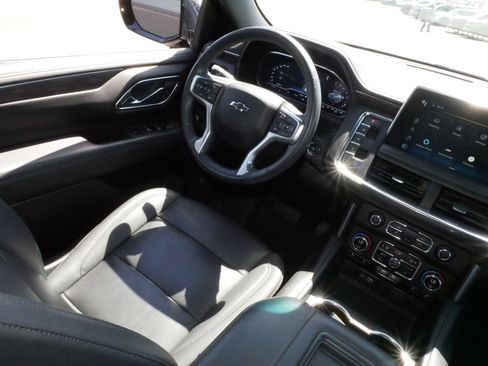 Used 2023 Chevrolet Tahoe Z71 w/ Luxury Package AWD/4WD image 9