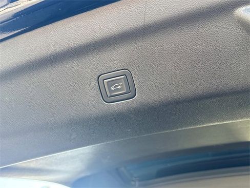 Used 2023 Chevrolet Suburban RST w/ Luxury Package image 15