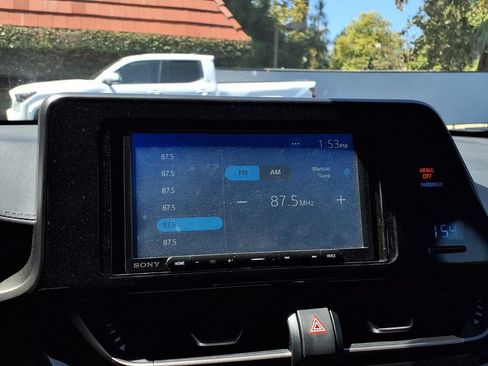 Used 2018 Toyota C-HR XLE FWD image 9