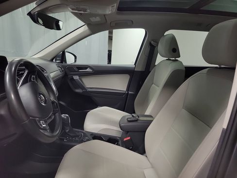 Used 2020 Volkswagen Tiguan SEL AWD/4WD image 13
