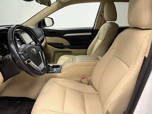 Used 2018 Toyota Highlander Plus w/ Carpet Mat Package (TMS) AWD/4WD image 85