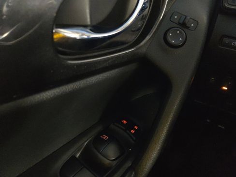 Used 2017 Nissan Rogue S image 27