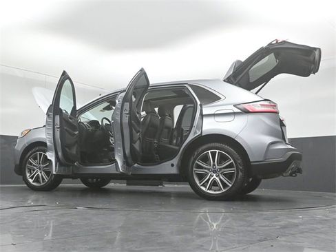 Certified 2022 Ford Edge Titanium w/ Class II Trailer Tow Package image 57