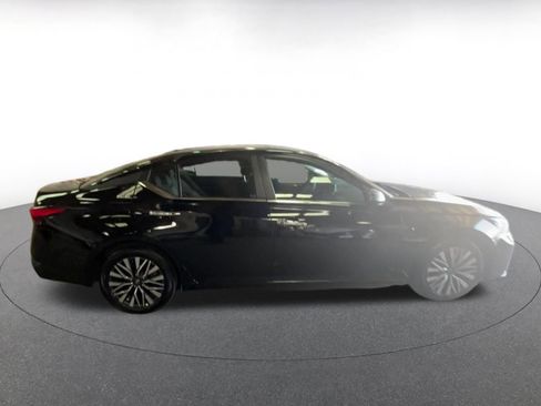 Used 2025 Nissan Altima 2.5 SV FWD image 16